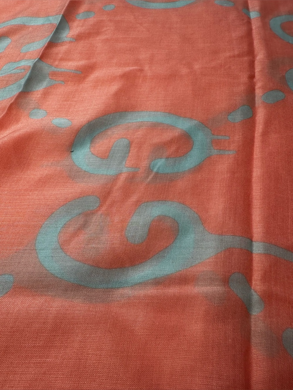 Gucci Coral Scarf with Light Blue Logo Motif - Picture 9 of 13